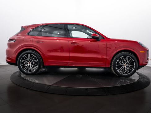Certified 2025 Porsche Cayenne image 8