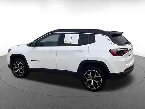 Used 2025 Jeep Compass Limited AWD/4WD image 10