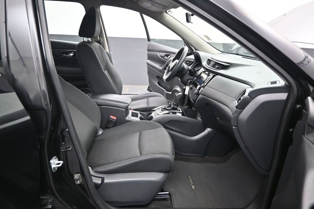 Used 2018 Nissan Rogue S AWD/4WD image 14