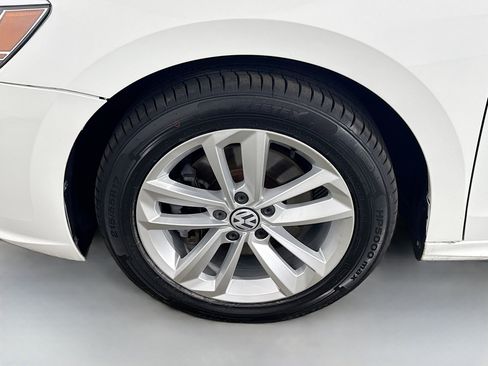 Used 2020 Volkswagen Passat 2.0T SE image 38