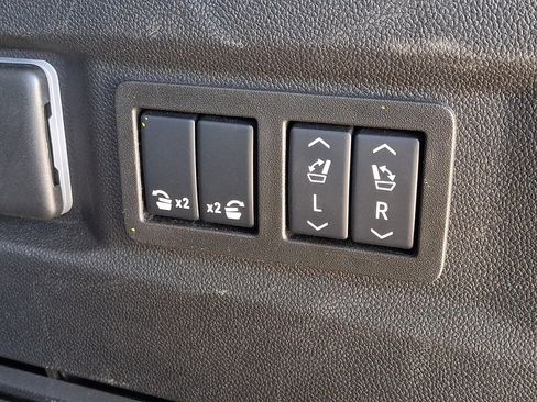 Used 2025 GMC Yukon Denali Ultimate AWD/4WD image 35