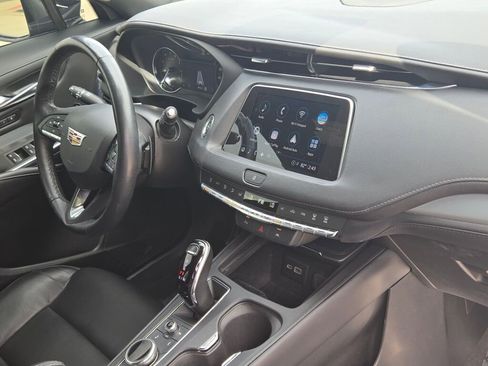 Used 2023 Cadillac XT4 Premium Luxury image 8