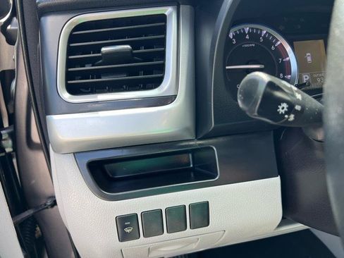 Used 2015 Toyota Highlander LE FWD image 19