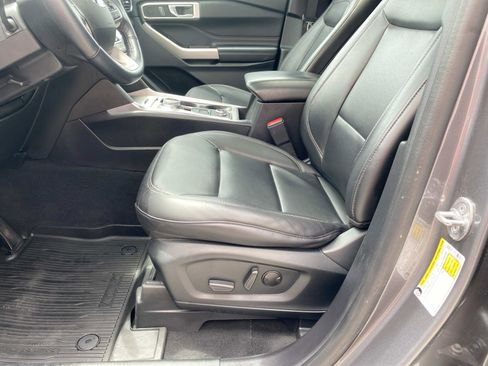 Used 2022 Ford Explorer XLT w/ Equipment Group 202A AWD/4WD image 19