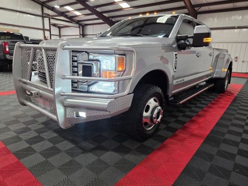 Used 2020 Ford F350 Lariat w/ Lariat Value Package AWD/4WD image 20