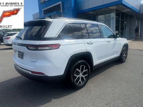 Used 2025 Jeep Grand Cherokee Limited AWD/4WD image 3