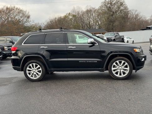 Used 2017 Jeep Grand Cherokee Limited image 2
