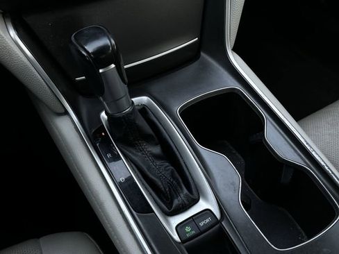 Used 2018 Honda Accord Touring image 22