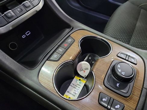 Used 2021 GMC Acadia SLE w/ Driver Convenience Package FWD image 26