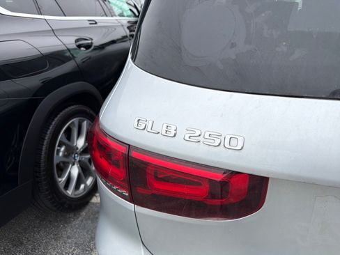 Used 2021 Mercedes-Benz GLB 250 4MATIC image 8