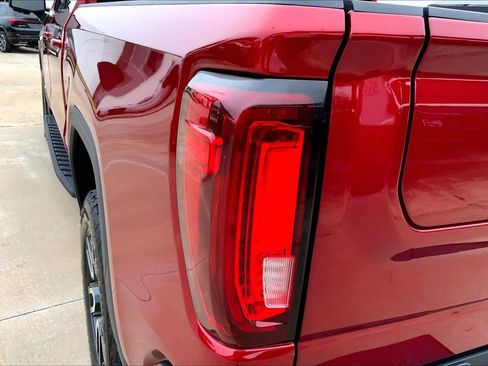 Used 2021 GMC Sierra 1500 AT4 w/ AT4 Premium Package AWD/4WD image 28