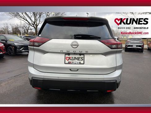 Used 2025 Nissan Rogue SV image 8
