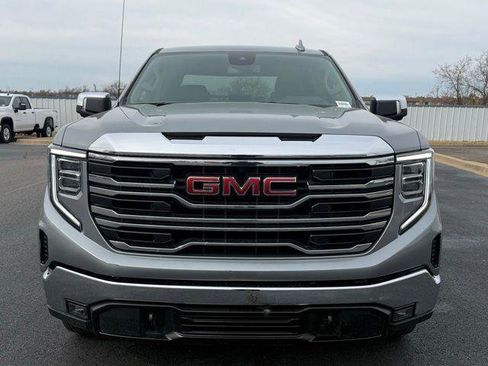 Used 2025 GMC Sierra 1500 SLT image 2