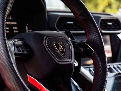 Used 2020 Lamborghini Urus AWD/4WD image 13
