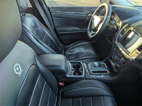 Used 2019 Chrysler 300 Touring image 9