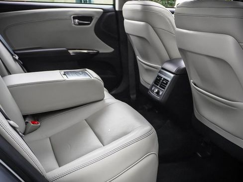 Used 2018 Toyota Avalon Limited image 24