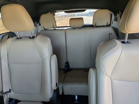 Used 2022 Toyota Sienna XLE image 16