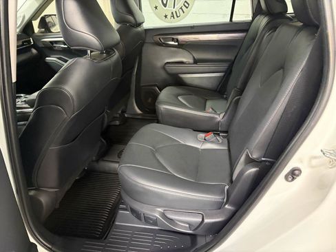 Used 2021 Toyota Highlander Limited AWD/4WD image 29