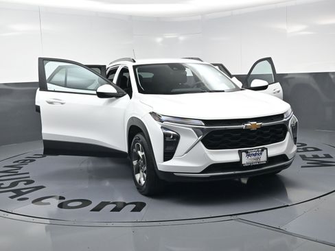Certified 2025 Chevrolet Trax LT image 23
