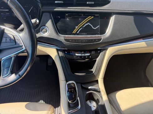 Used 2018 Cadillac XT5 Luxury w/ Driver Awareness Package AWD/4WD image 16