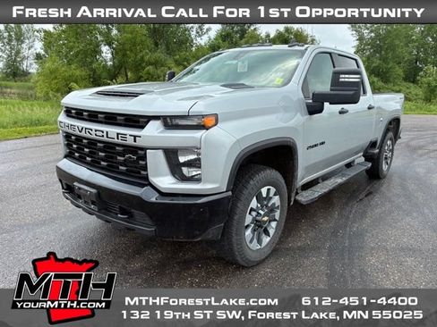 Used 2022 Chevrolet Silverado 2500 Custom w/ Custom Value Package AWD/4WD image 4