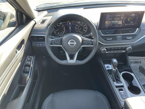 Used 2023 Nissan Altima 2.5 SV w/ SV Premium Package image 15