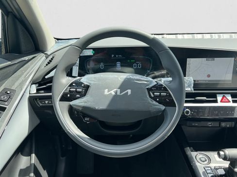 Certified 2025 Kia Niro EX FWD image 13