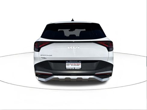 Used 2025 Kia Sportage EX image 4