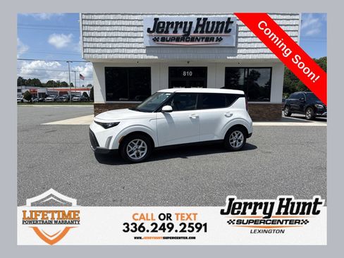 Used 2025 Kia Soul LX w/ LX Technology Package FWD image 1