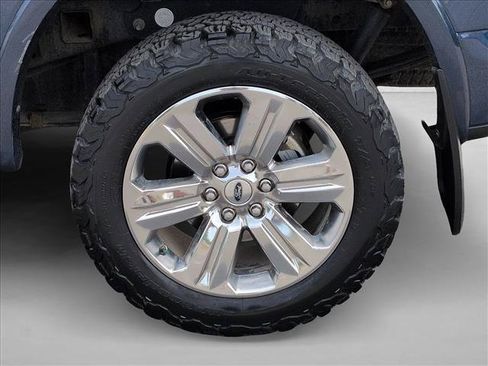 Used 2019 Ford F150 Lariat w/ Equipment Group 502A Luxury AWD/4WD image 30