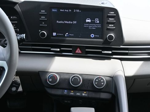 Certified 2021 Hyundai Elantra SE FWD image 16