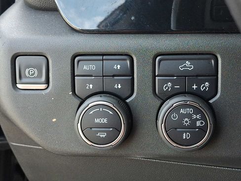 Used 2022 Chevrolet Silverado 1500 LT Trail Boss AWD/4WD image 24