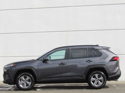Used 2024 Toyota RAV4 XLE w/ Convenience Package image 4