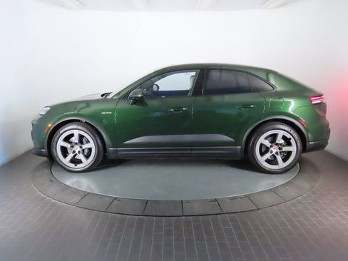Certified 2025 Porsche Macan 4 Electric AWD/4WD image 2