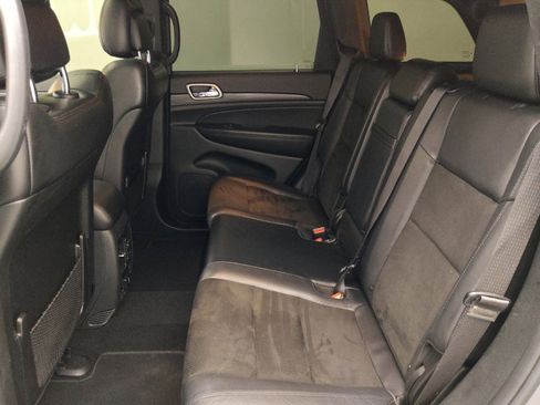 Used 2019 Jeep Grand Cherokee Altitude AWD/4WD image 18