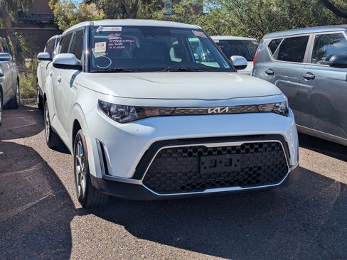 Certified 2025 Kia Soul LX image 2