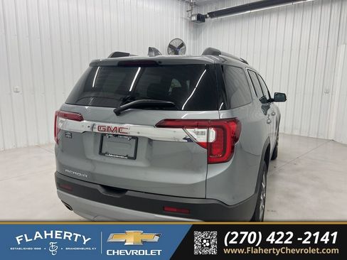 Used 2023 GMC Acadia SLE w/ Driver Convenience Package image 3