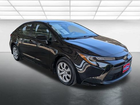 Used 2025 Toyota Corolla LE FWD image 1