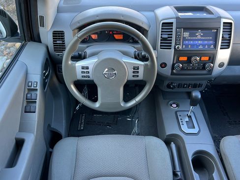 Used 2021 Nissan Frontier SV w/ Midnight Edition Floor Mats image 15