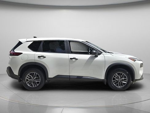 Used 2023 Nissan Rogue S FWD image 3