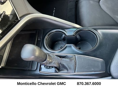 Used 2018 Toyota Camry LE image 18