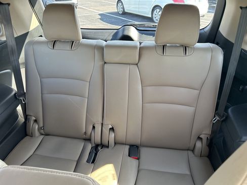 Used 2016 Honda Pilot Touring image 9