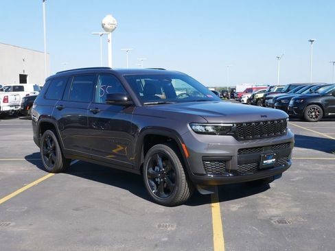 New 2025 Jeep Grand Cherokee L Altitude image 1