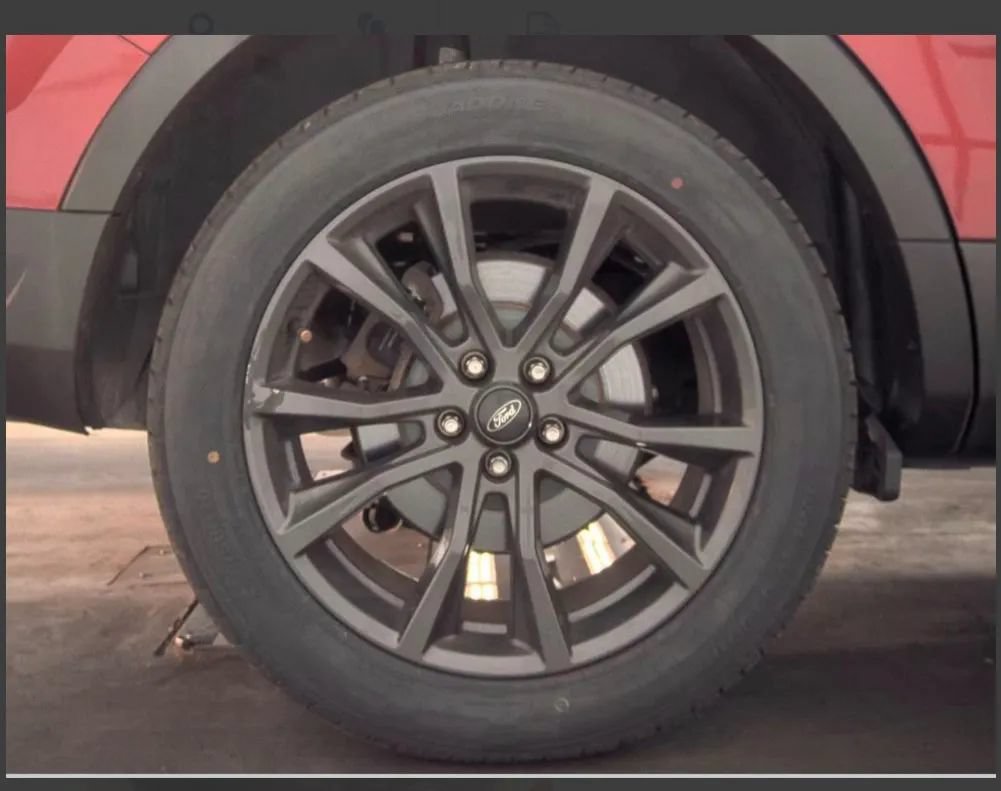Used 2019 Ford Explorer XLT w/ Equipment Group 202A FWD image 9