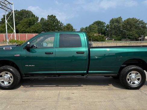 Used 2022 RAM 2500 Tradesman w/ Chrome Appearance Group AWD/4WD image 11