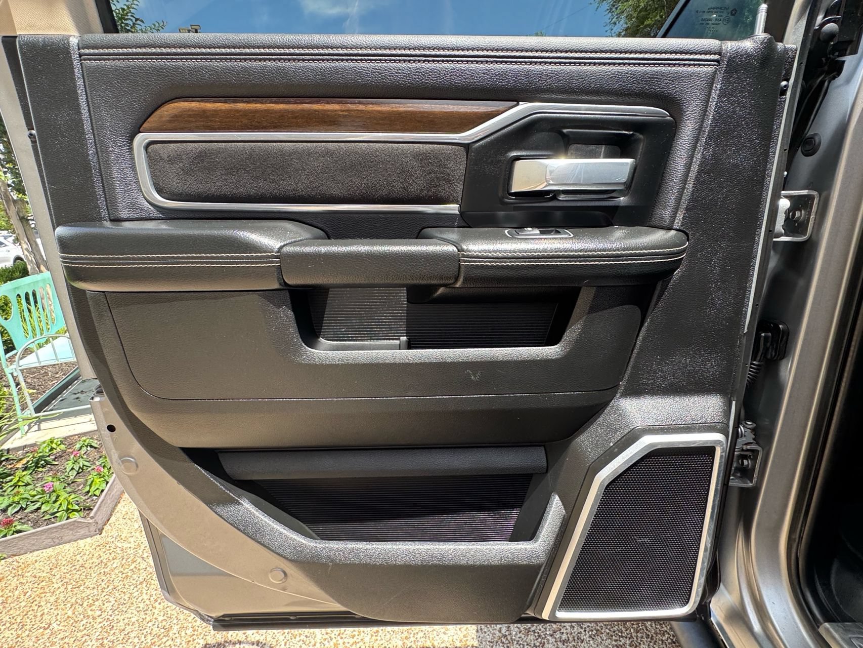 Used 2022 RAM 2500 Laramie AWD/4WD image 16