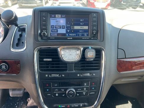 Used 2012 Chrysler Town & Country Touring-L w/ Entertainment Group #2 FWD image 12