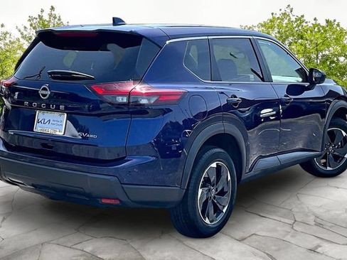 Used 2024 Nissan Rogue SV AWD/4WD image 2
