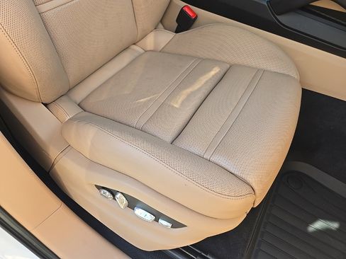 Used 2020 Porsche Cayenne image 18