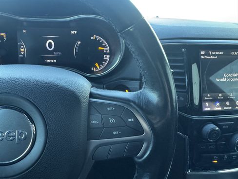 Used 2020 Jeep Grand Cherokee Limited w/ Luxury Group II image 23